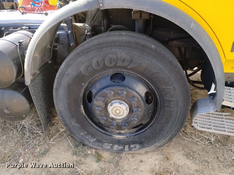 image for item DV6516 1997 Mack MR6 semi truck