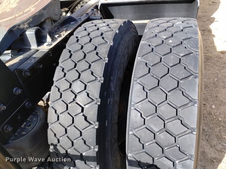 image for item DV6516 1997 Mack MR6 semi truck