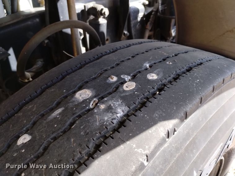 image for item DV6516 1997 Mack MR6 semi truck