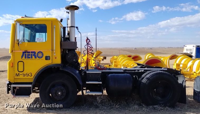 image for item DV6517 1997 Mack MR6 semi truck