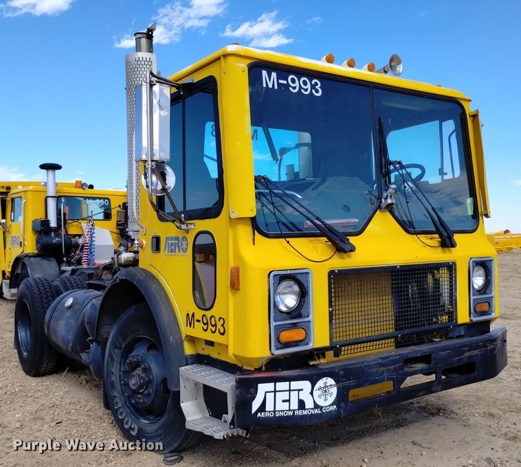 image for item DV6517 1997 Mack MR6 semi truck