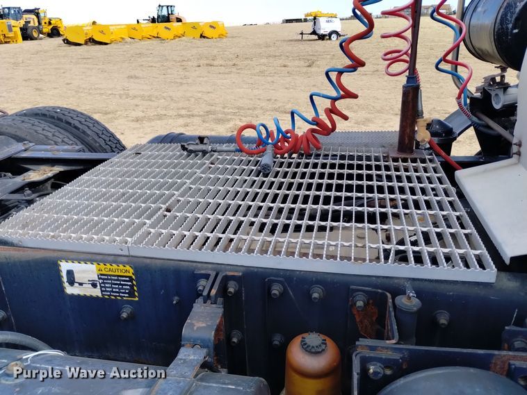 image for item DV6517 1997 Mack MR6 semi truck