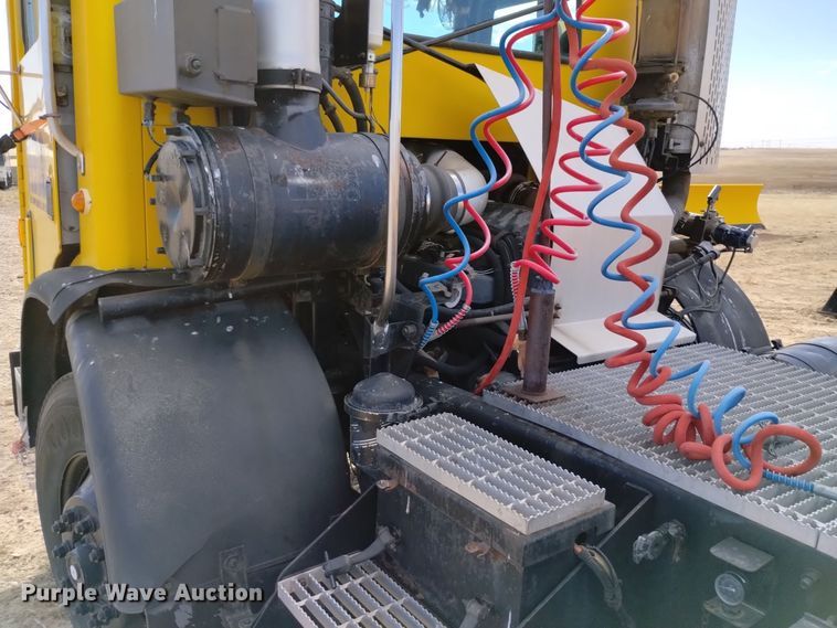 image for item DV6517 1997 Mack MR6 semi truck