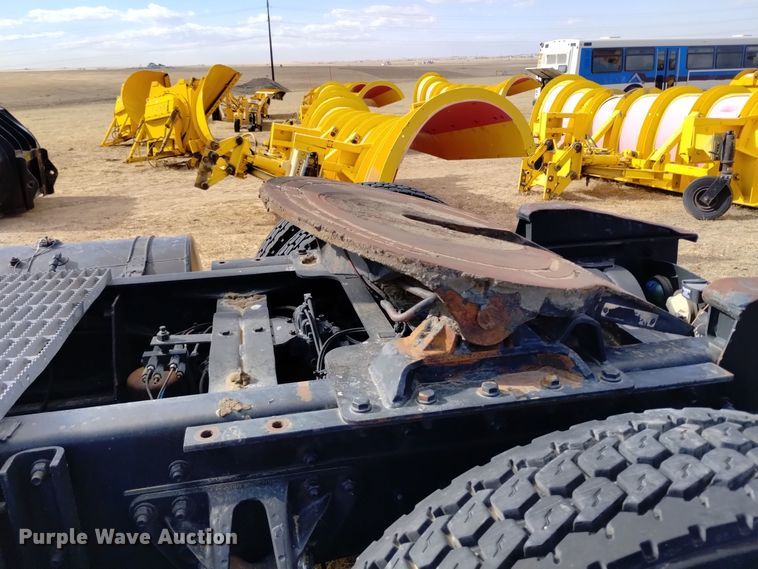 image for item DV6517 1997 Mack MR6 semi truck