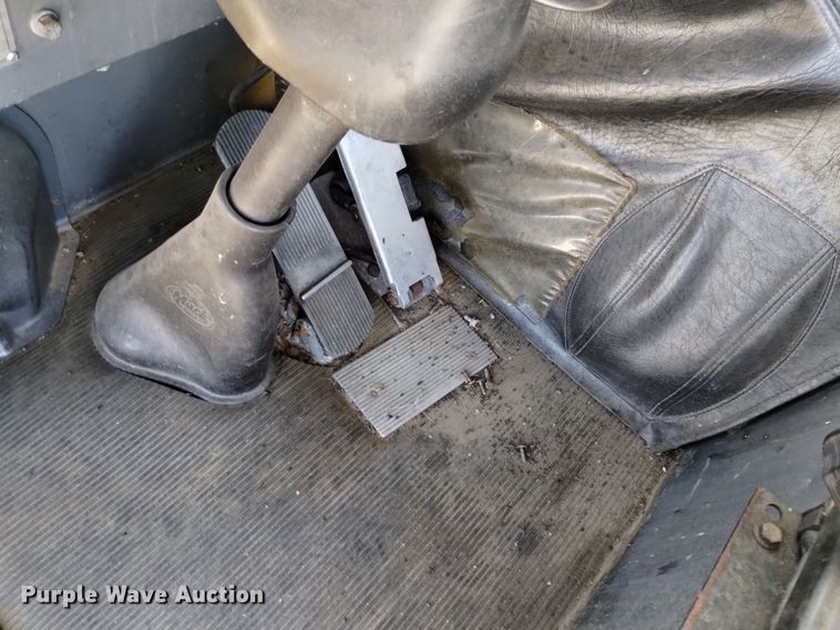 image for item DV6517 1997 Mack MR6 semi truck