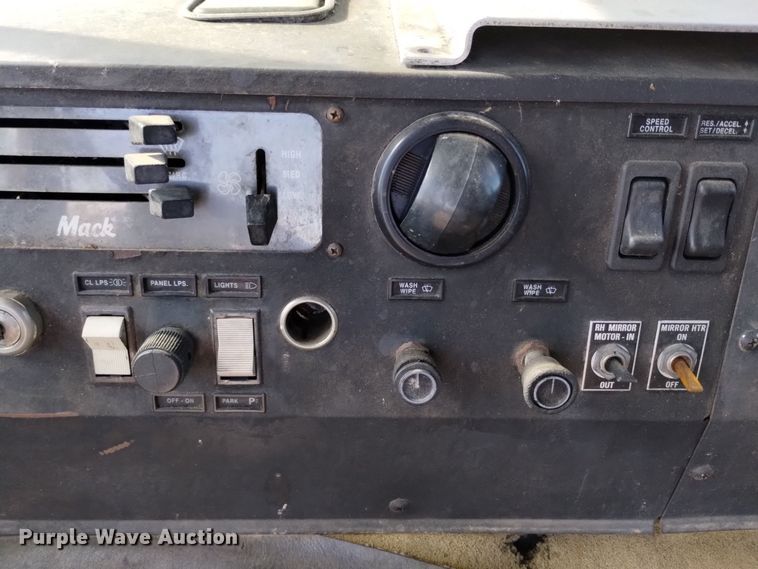 image for item DV6517 1997 Mack MR6 semi truck