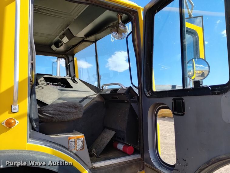 image for item DV6517 1997 Mack MR6 semi truck