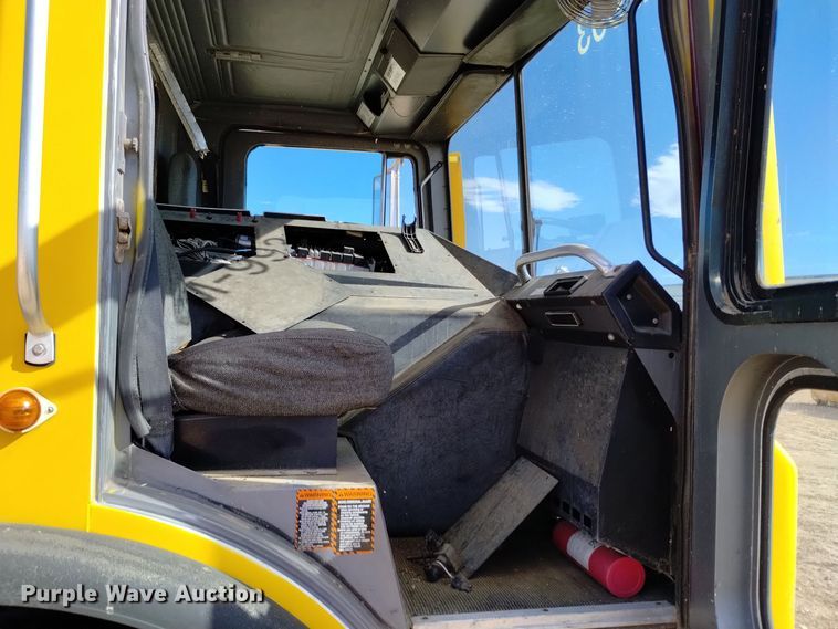 image for item DV6517 1997 Mack MR6 semi truck