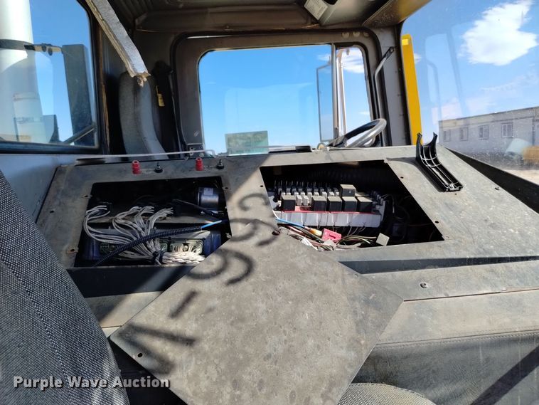 image for item DV6517 1997 Mack MR6 semi truck