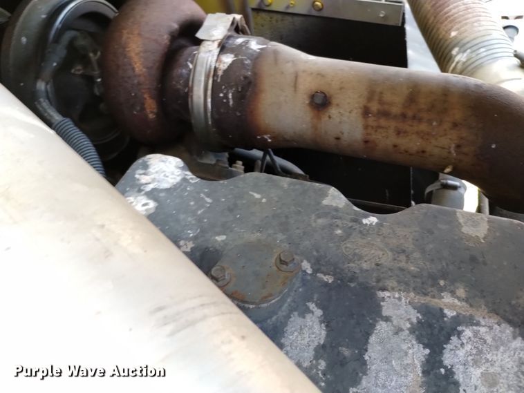 image for item DV6517 1997 Mack MR6 semi truck