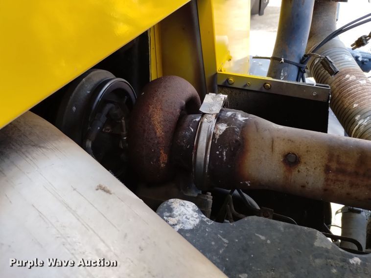 image for item DV6517 1997 Mack MR6 semi truck