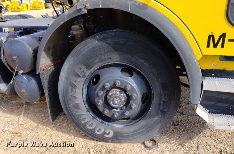 image for item DV6517 1997 Mack MR6 semi truck