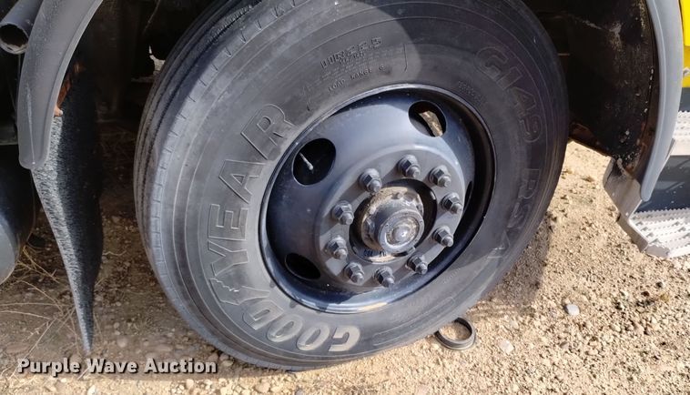 image for item DV6517 1997 Mack MR6 semi truck