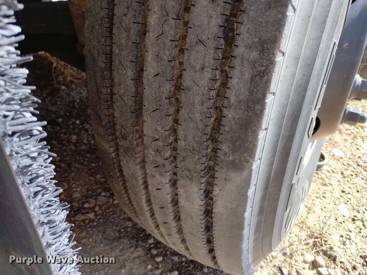 image for item DV6517 1997 Mack MR6 semi truck