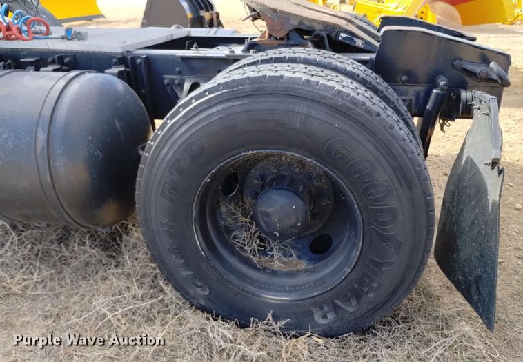 image for item DV6517 1997 Mack MR6 semi truck