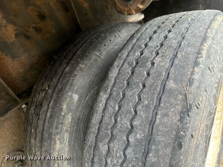 image for item DX1351 2007 Great Dane flatbed trailer