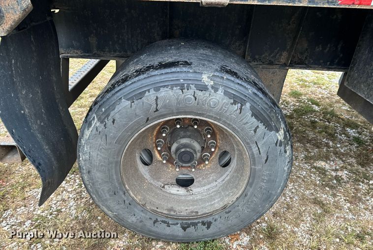 image for item DX1351 2007 Great Dane flatbed trailer