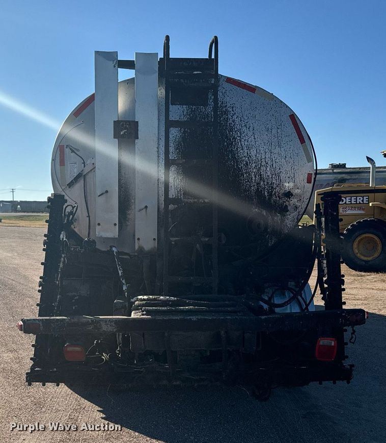 image for item DX3771 2000 Sterling LT7500 oil distributor truck