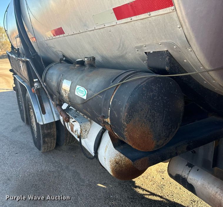 image for item DX3771 2000 Sterling LT7500 oil distributor truck