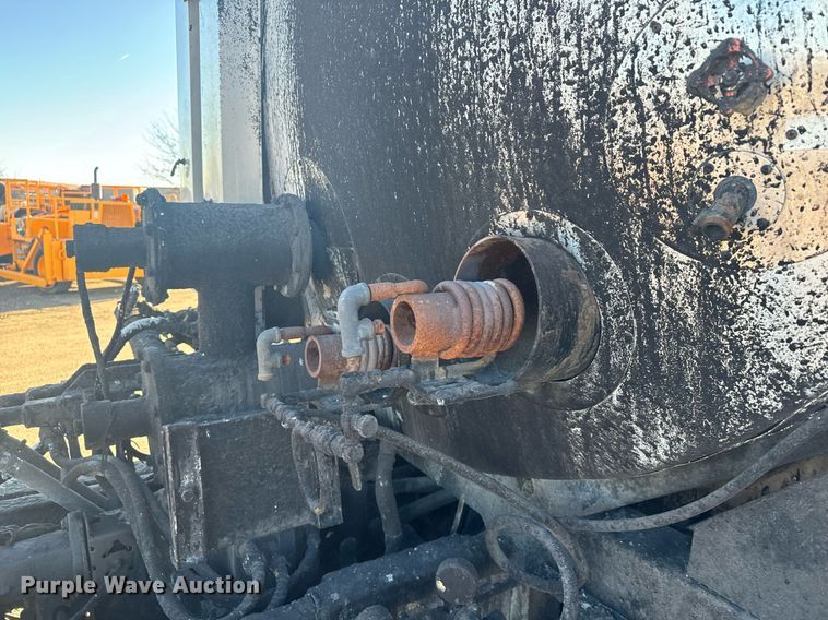 image for item DX3771 2000 Sterling LT7500 oil distributor truck