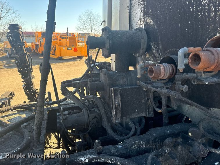 image for item DX3771 2000 Sterling LT7500 oil distributor truck