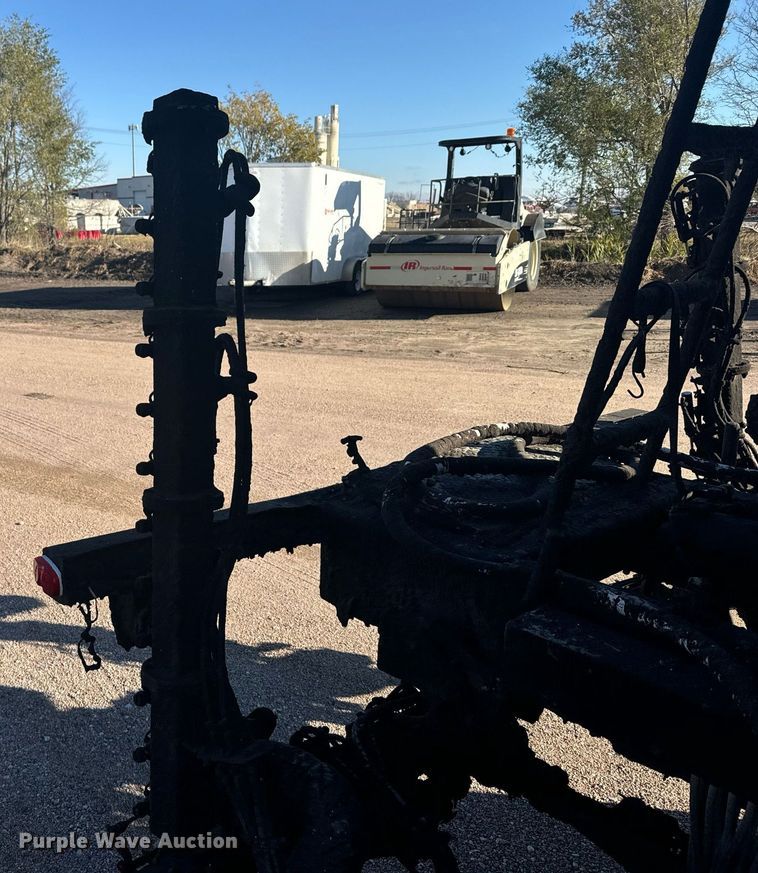 image for item DX3771 2000 Sterling LT7500 oil distributor truck