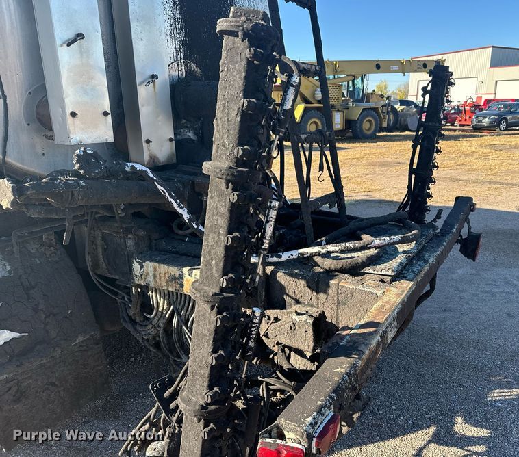 image for item DX3771 2000 Sterling LT7500 oil distributor truck