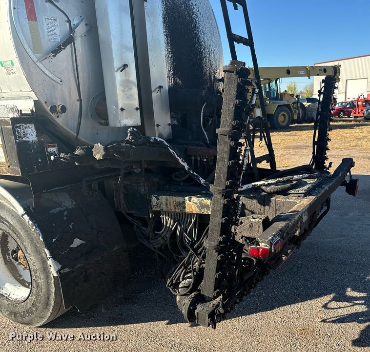 image for item DX3771 2000 Sterling LT7500 oil distributor truck