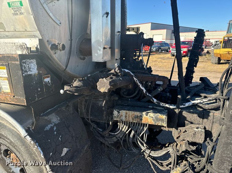 image for item DX3771 2000 Sterling LT7500 oil distributor truck