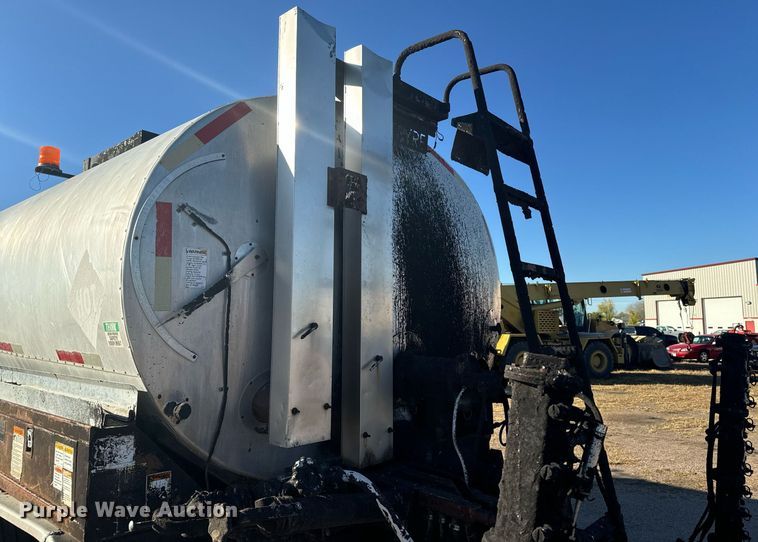 image for item DX3771 2000 Sterling LT7500 oil distributor truck