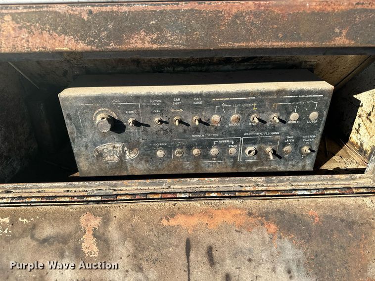 image for item DX3771 2000 Sterling LT7500 oil distributor truck