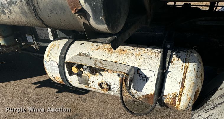 image for item DX3771 2000 Sterling LT7500 oil distributor truck