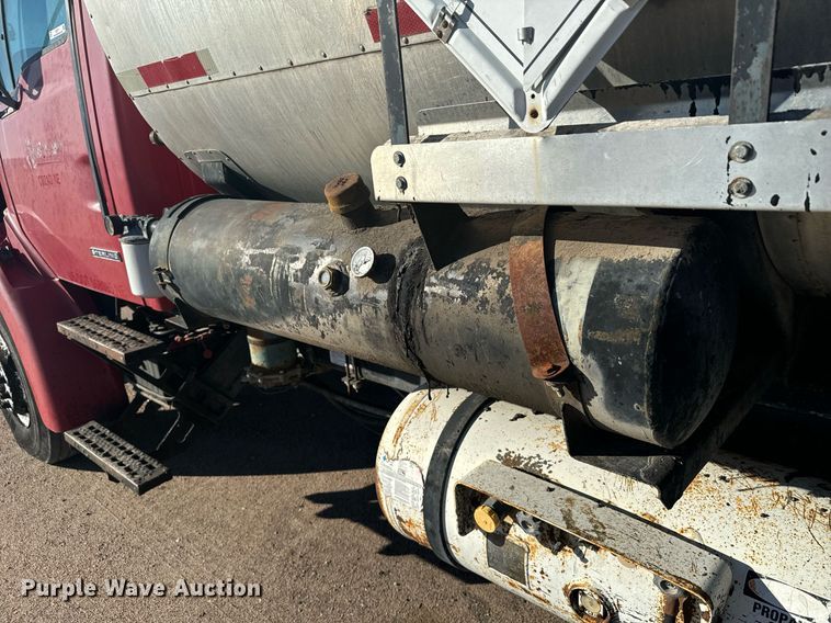 image for item DX3771 2000 Sterling LT7500 oil distributor truck