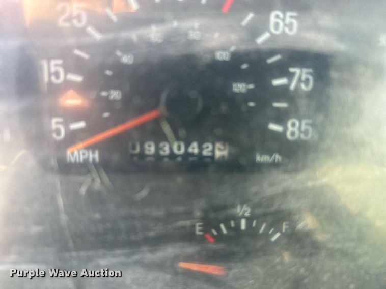 image for item DX3771 2000 Sterling LT7500 oil distributor truck