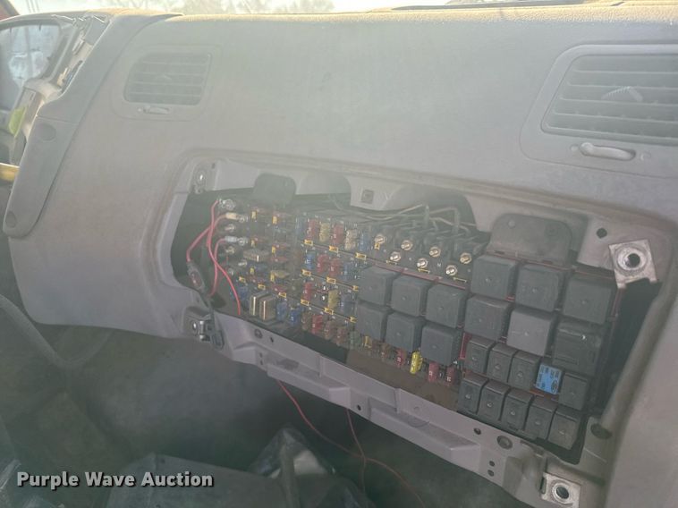 image for item DX3771 2000 Sterling LT7500 oil distributor truck