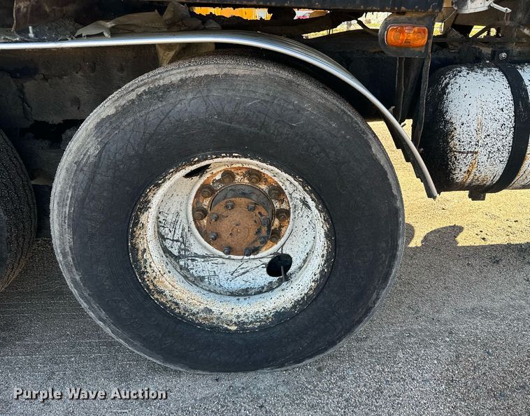 image for item DX3771 2000 Sterling LT7500 oil distributor truck