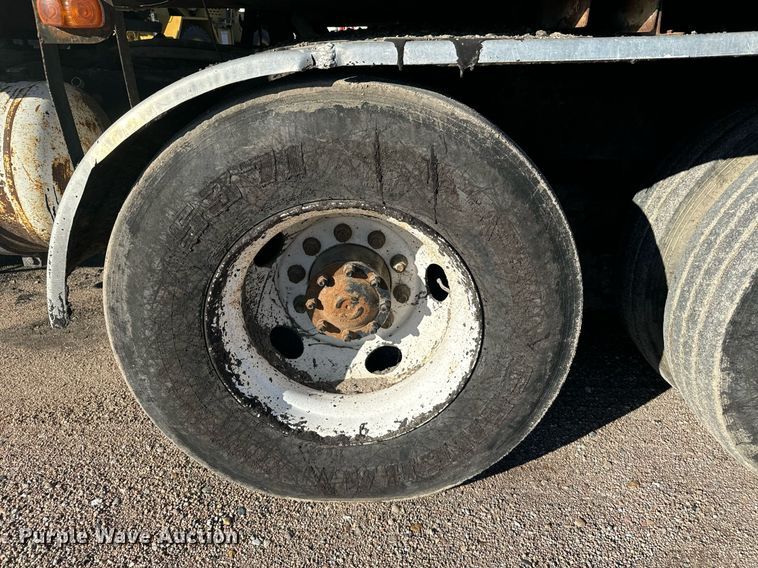 image for item DX3771 2000 Sterling LT7500 oil distributor truck