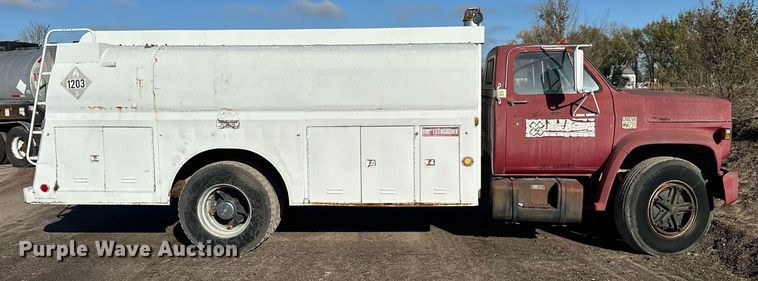 image for item DX3772 1979 Chevrolet C7D042 fuel truck
