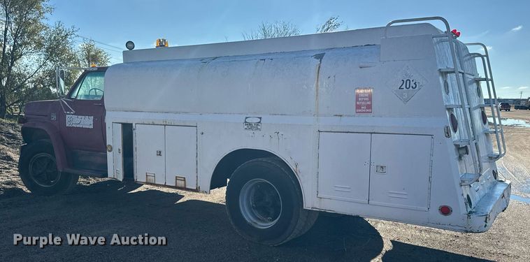 image for item DX3772 1979 Chevrolet C7D042 fuel truck