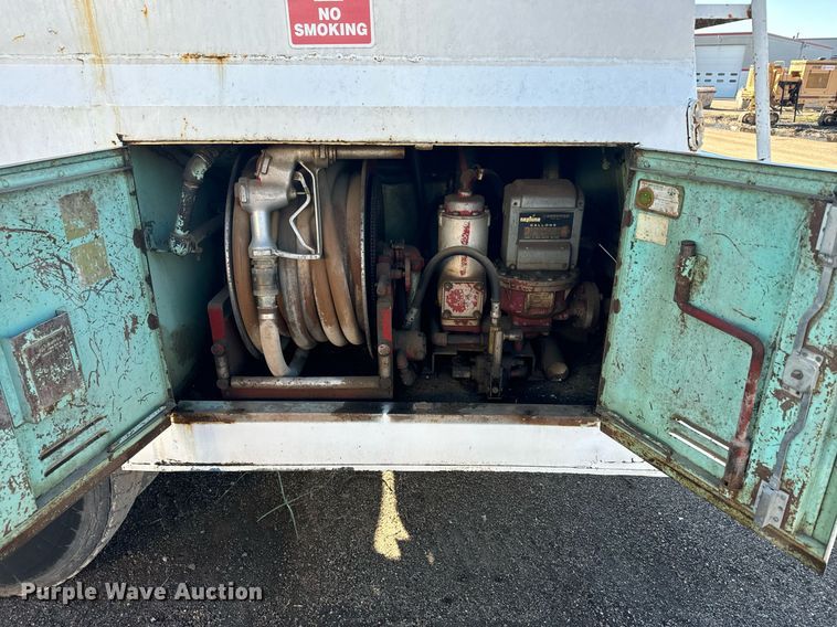 image for item DX3772 1979 Chevrolet C7D042 fuel truck