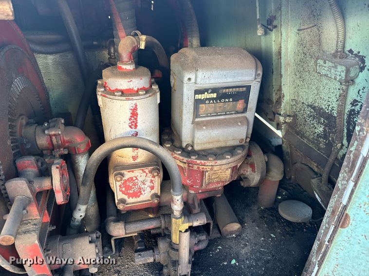 image for item DX3772 1979 Chevrolet C7D042 fuel truck