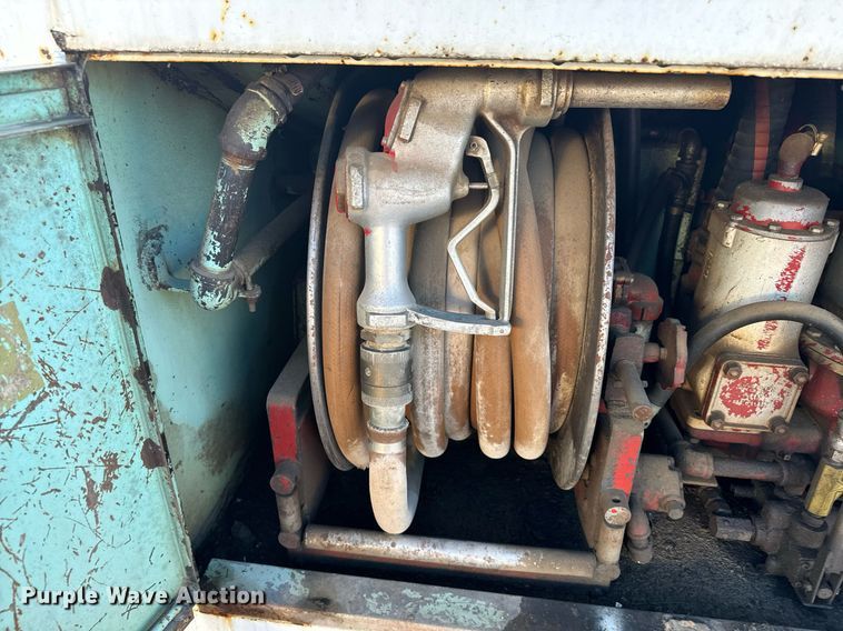 image for item DX3772 1979 Chevrolet C7D042 fuel truck