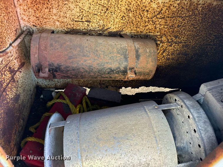 image for item DX3772 1979 Chevrolet C7D042 fuel truck