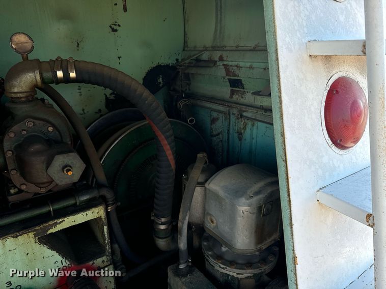 image for item DX3772 1979 Chevrolet C7D042 fuel truck