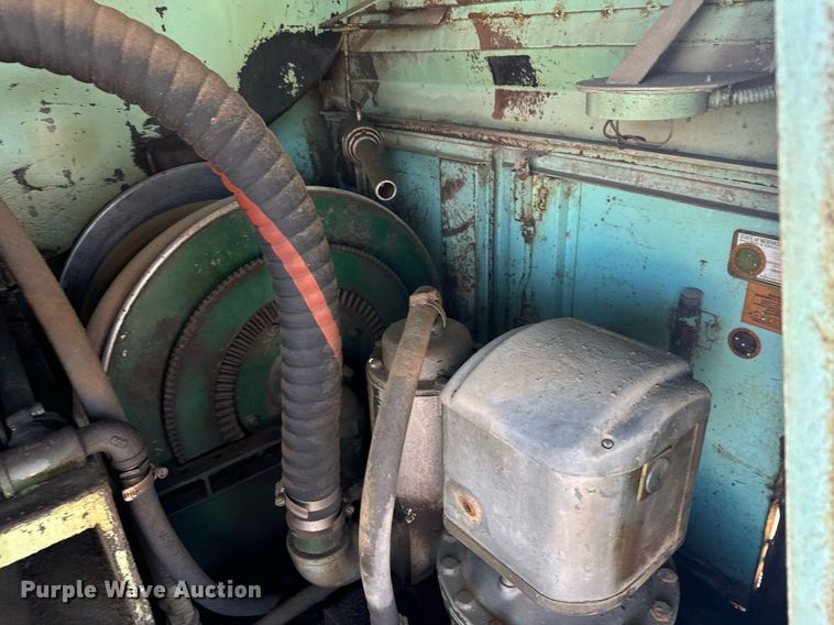 image for item DX3772 1979 Chevrolet C7D042 fuel truck