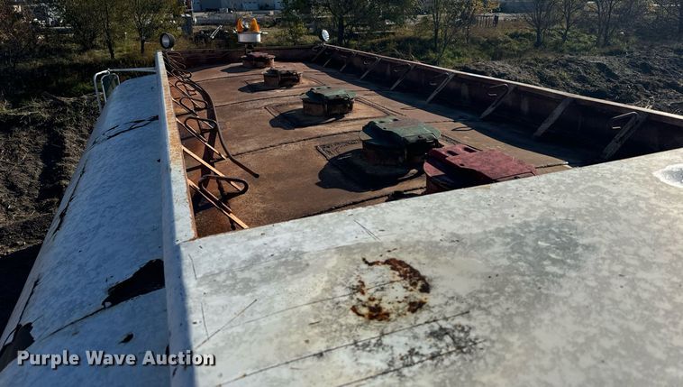 image for item DX3772 1979 Chevrolet C7D042 fuel truck