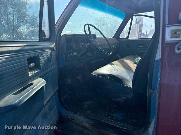 image for item DX3772 1979 Chevrolet C7D042 fuel truck