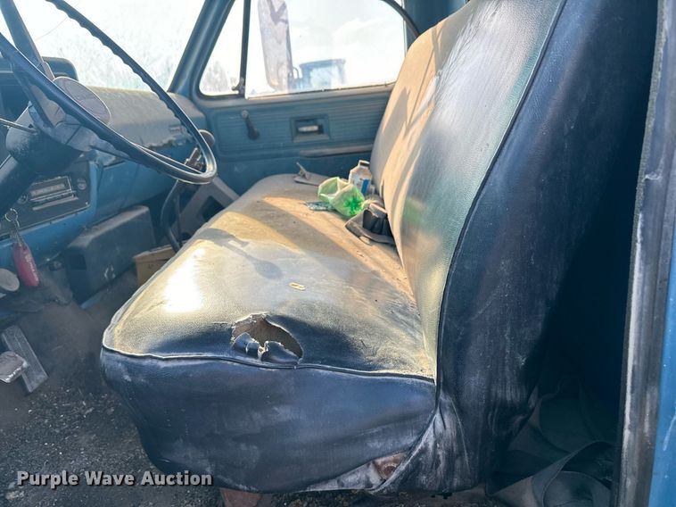 image for item DX3772 1979 Chevrolet C7D042 fuel truck