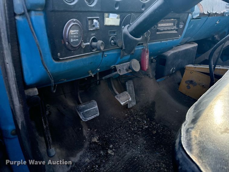 image for item DX3772 1979 Chevrolet C7D042 fuel truck