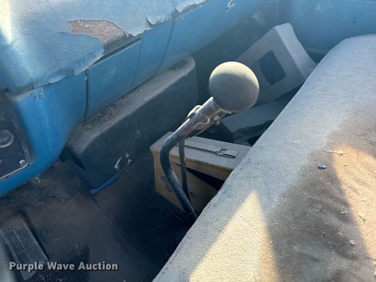 image for item DX3772 1979 Chevrolet C7D042 fuel truck